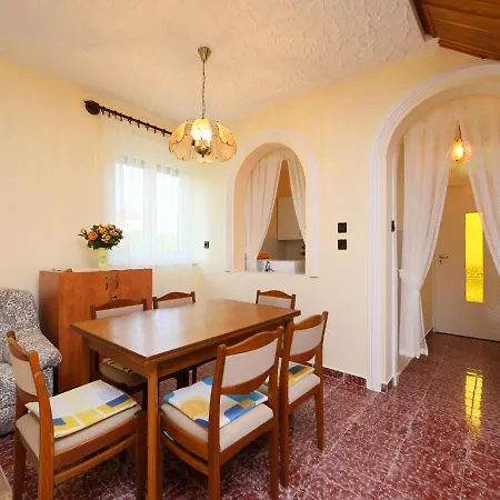Daisy 1 By Interhome Apartment