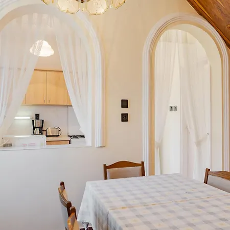 Daisy 1 By Interhome