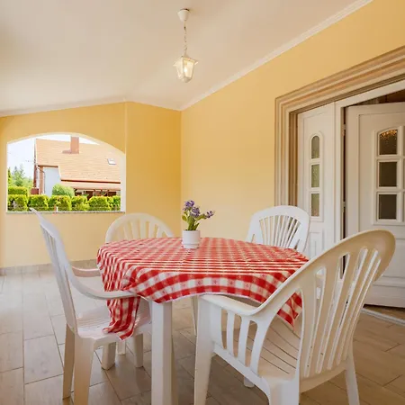 Daisy 1 By Interhome Apartmán *